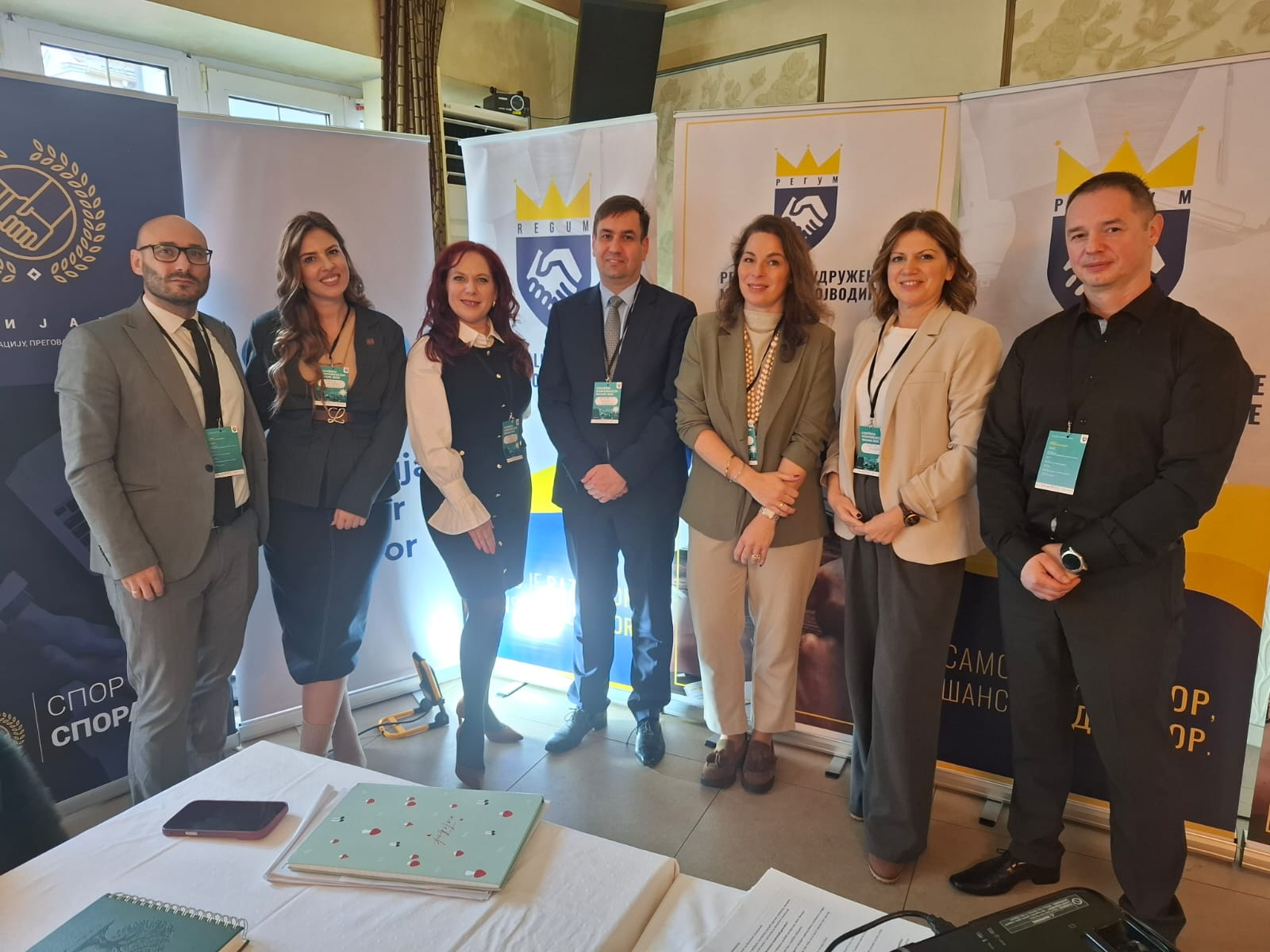 Dušica Gajinov sa kolegama medijatorima na konferenciji REGUM